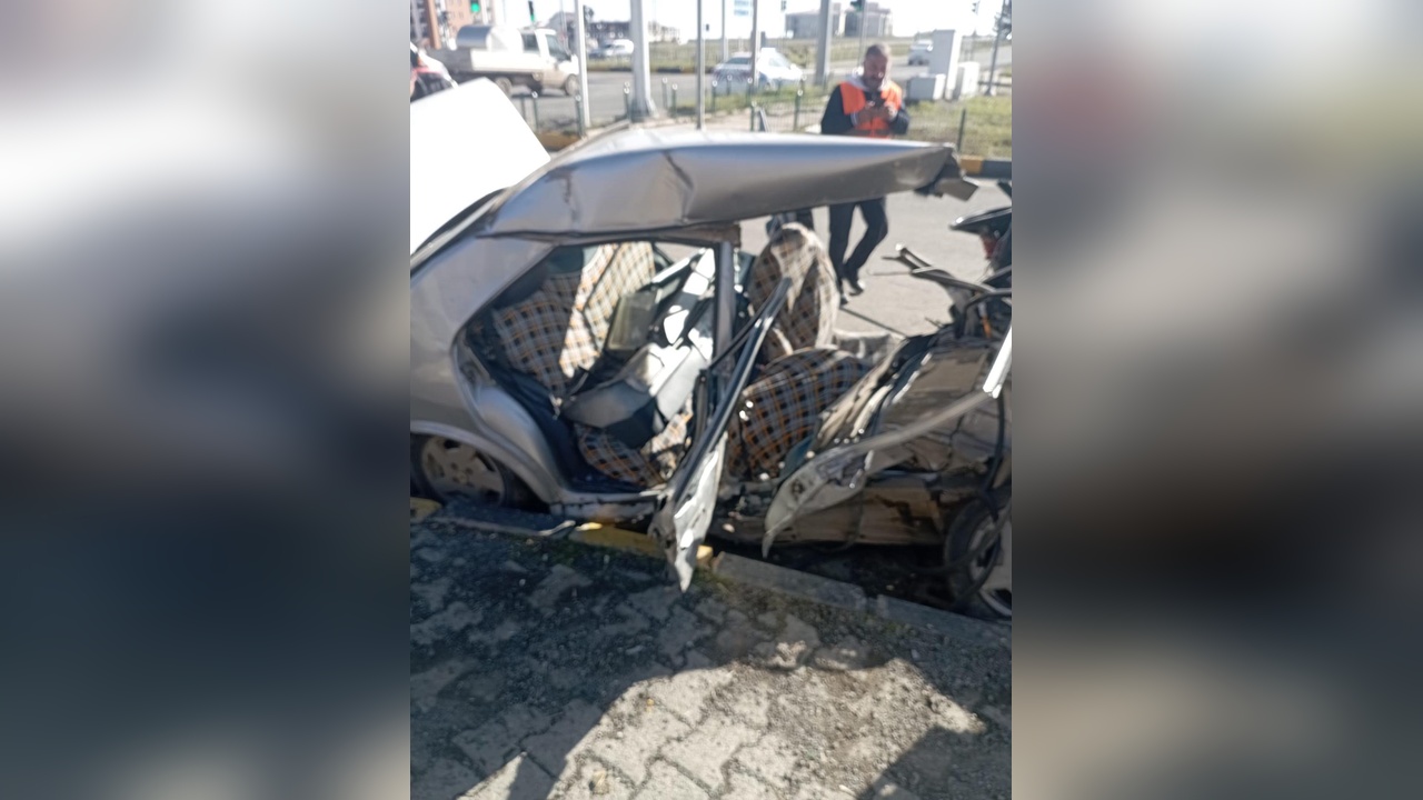 Kars'ta Zırhlı Araç ve Otomobil Çarpıştı: 6 Yaralı