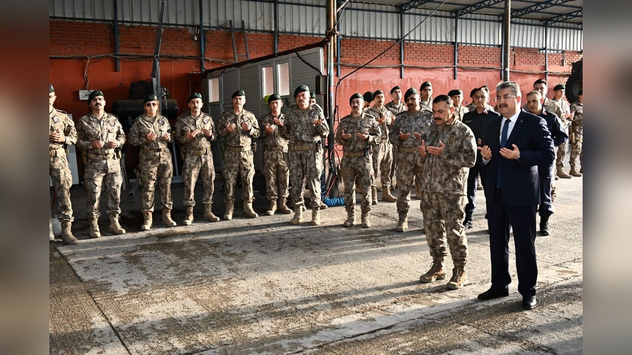 Özel Harekat Polisleri Dualarla Suriye'ye Gönderildi