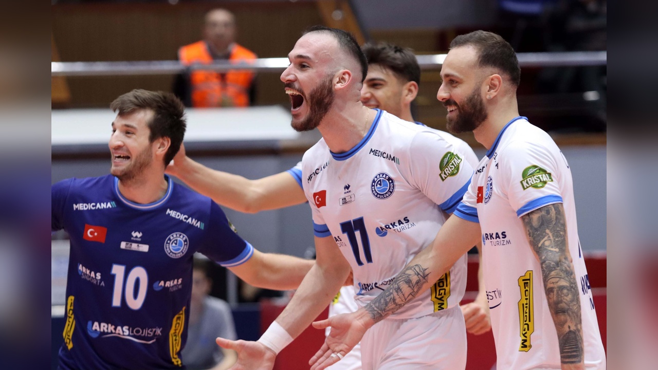 Arkas Spor, Seriyi Eşitlemek İçin Sahada Mücadele Ediyor