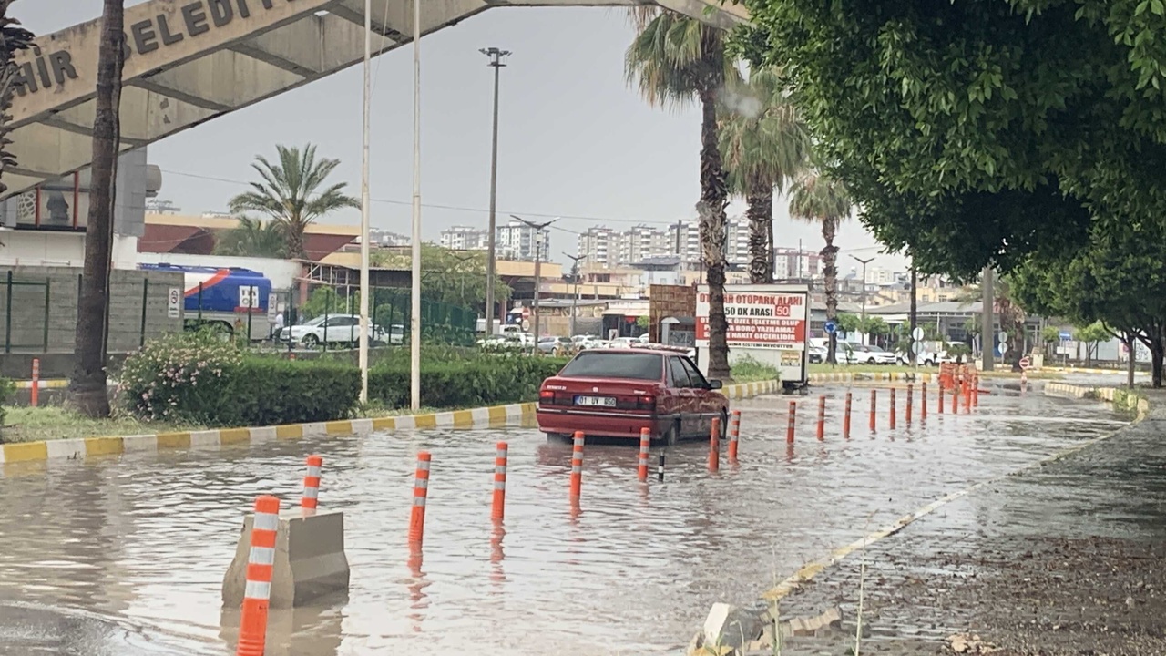 Adana'da Yoğun Sağanak Sele Neden Oldu
