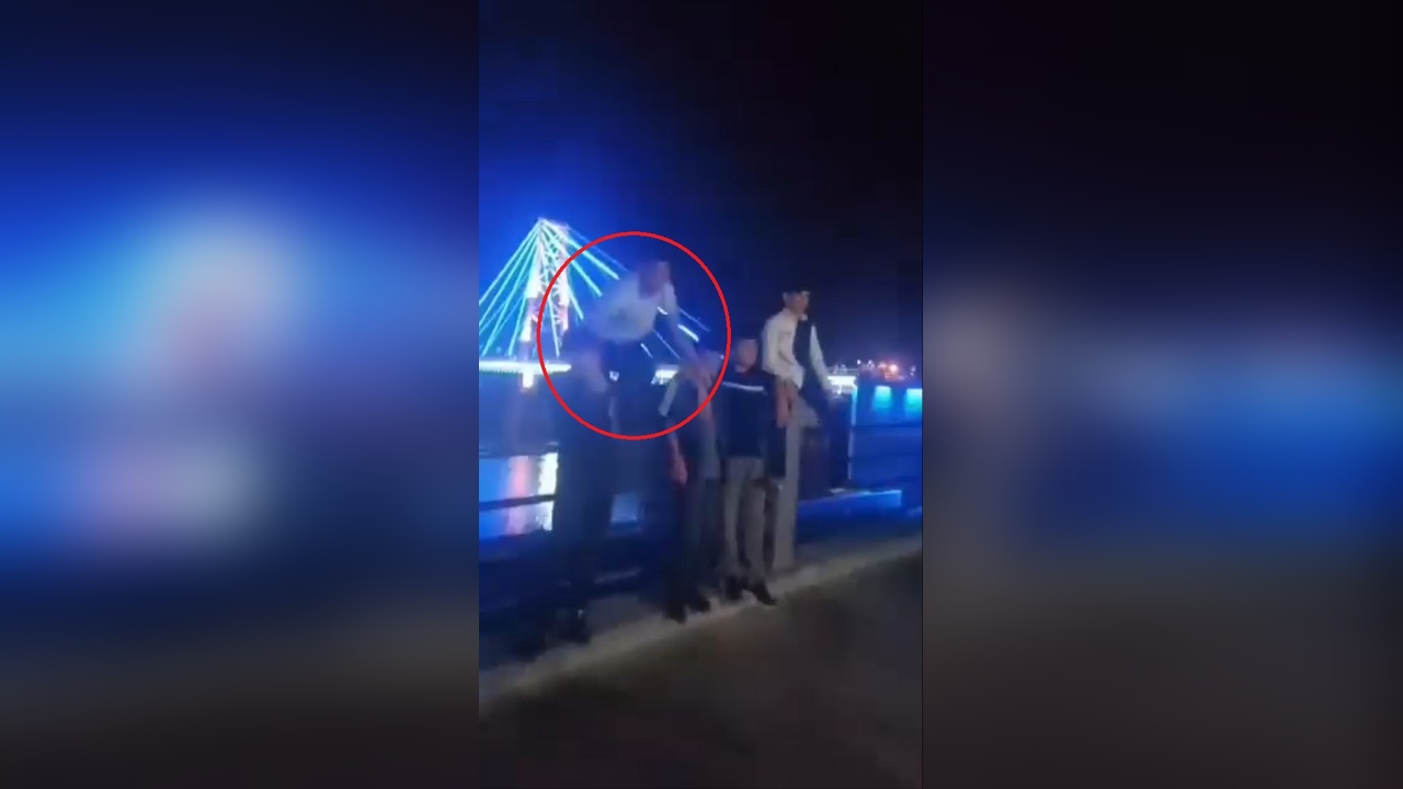 Arkadaşlarıyla Fotoğraf Çekerken 5 Metreden Düşen Genç Hayatını Kaybetti