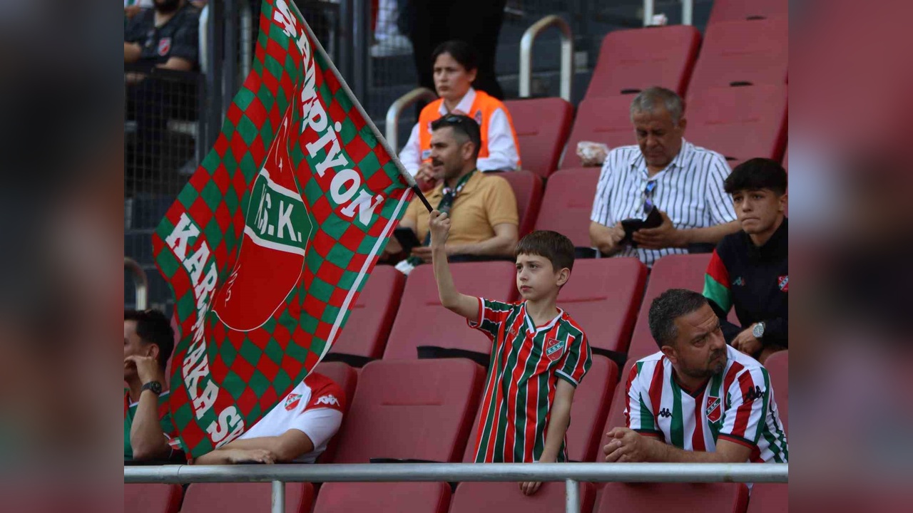 Karşıyaka, Bursaspor'u 2-0 Yenerek Üst Sıraya Yükseldi