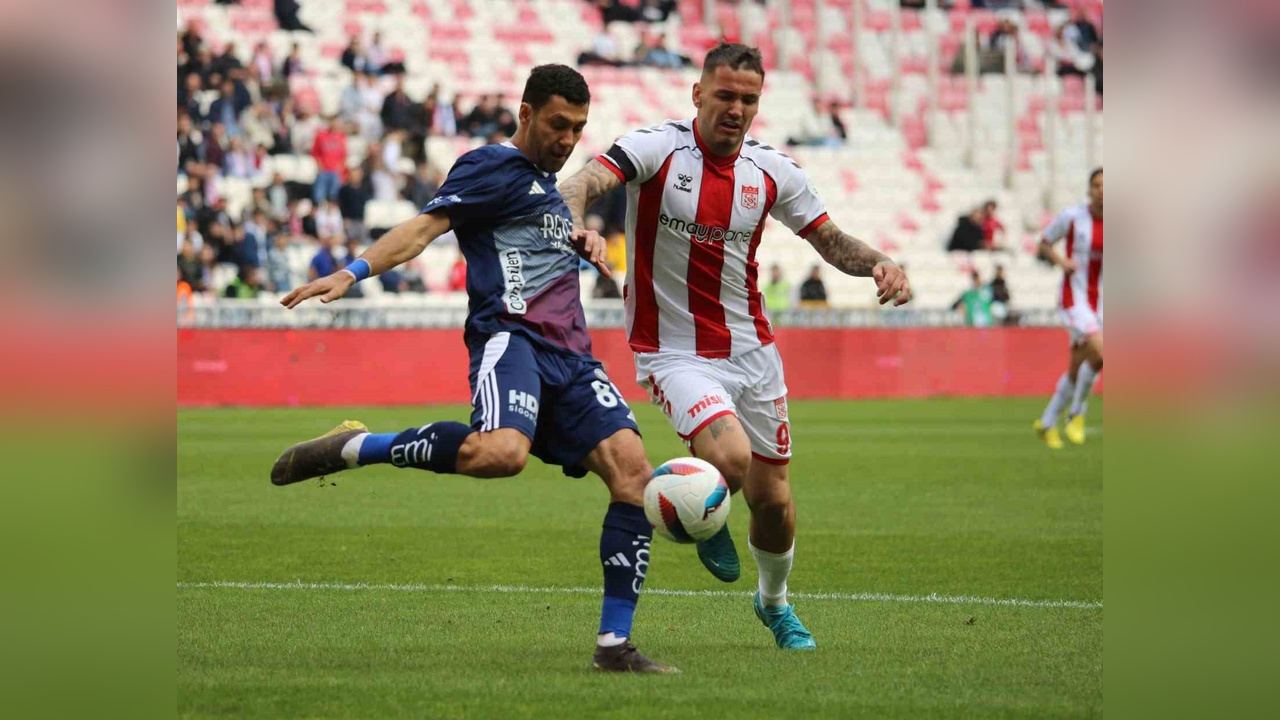 Sivasspor ve Antalyaspor, Süper Lig'de İlk Yarıda Gol Atamadı