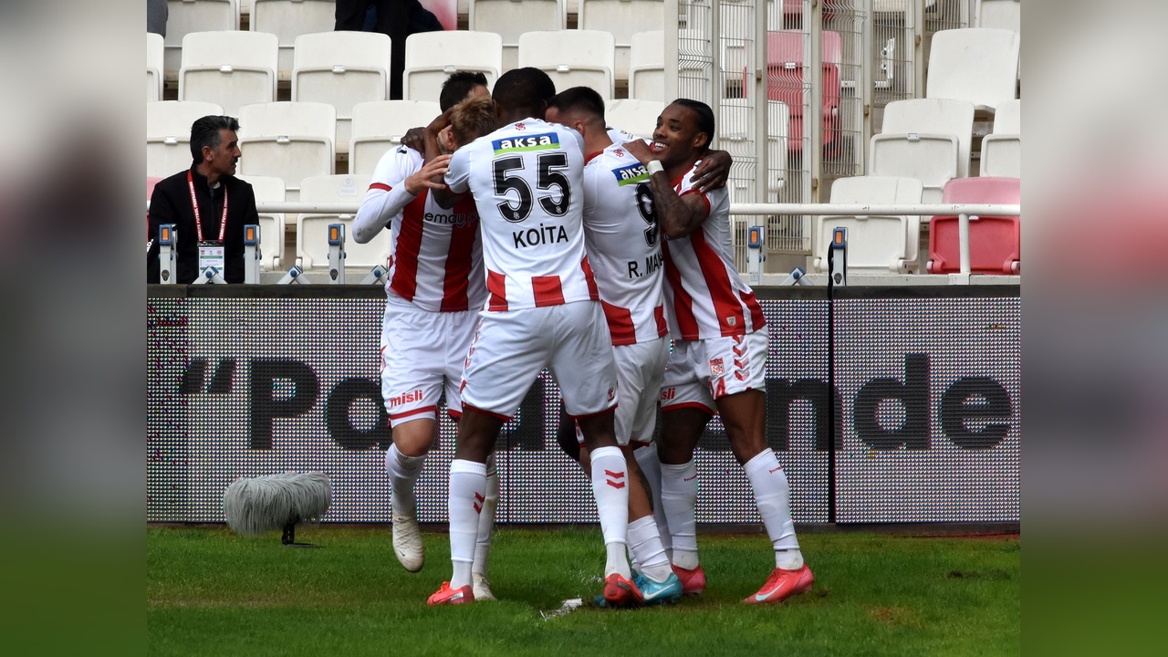 Sivasspor, Antalyaspor'u 2-0 mağlup etti