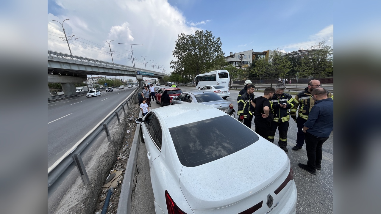 Kocaeli’de Zincirleme Trafik Kazası: 3 Yaralı