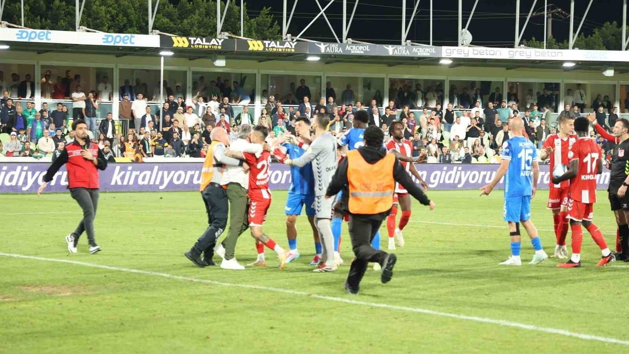 Samsunspor ve Bodrum FK Maçında Gergin Anlar Son Dakikada Yaşandı