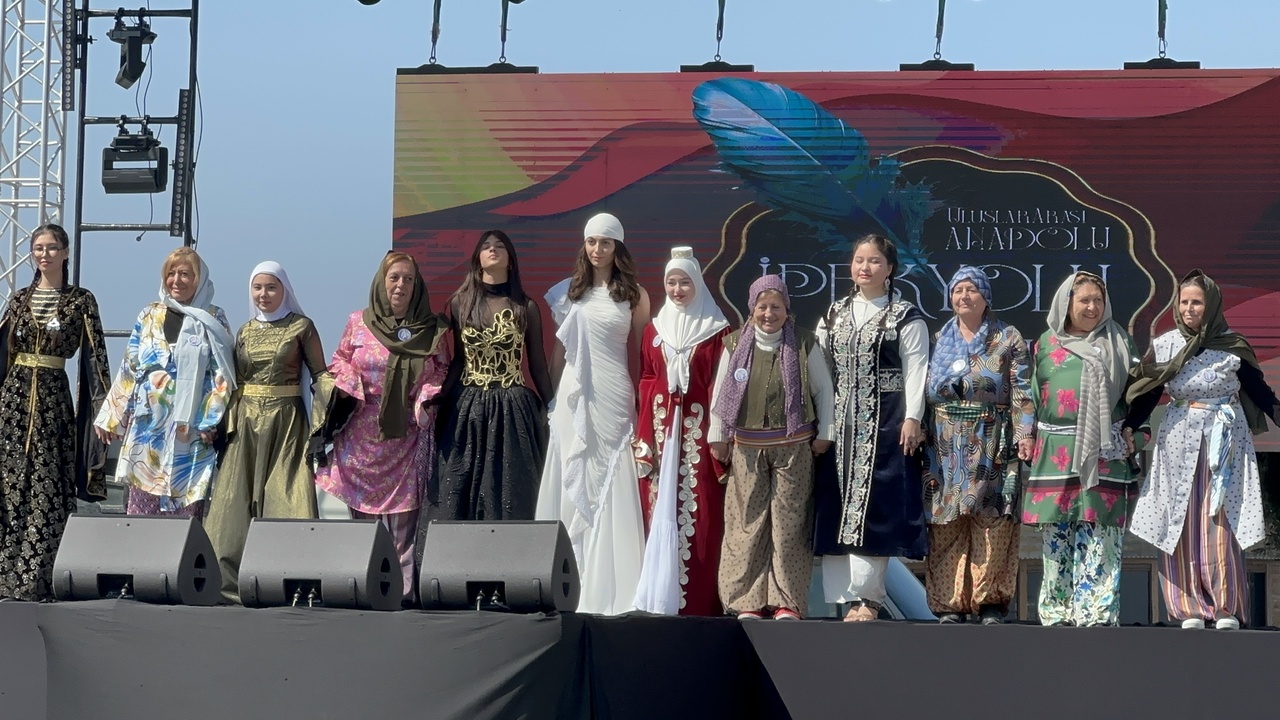 Yalova'da Uluslararası Anadolu İpekyolu Festivali Resmi Olarak Başladı