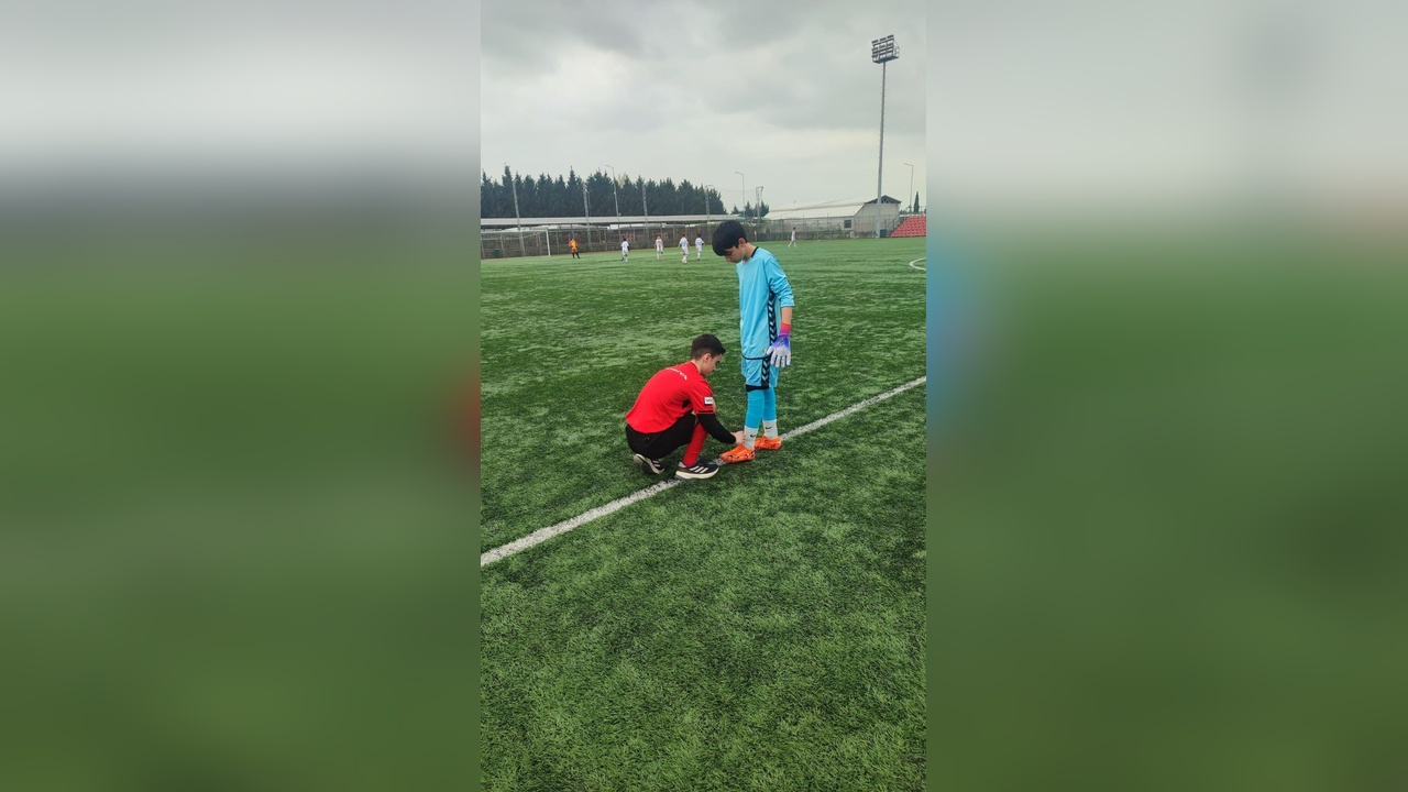 Hakemden Örnek Davranış: Centilmence Hareketiyle Takdir Topladı