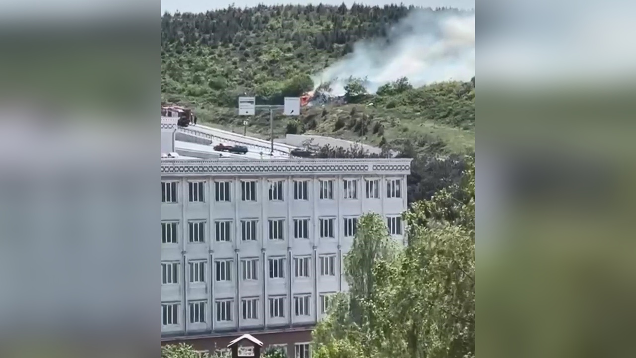 Arnavutköy Ormanlık Alanda Çıkan Yangın Kontrol Altına Alındı