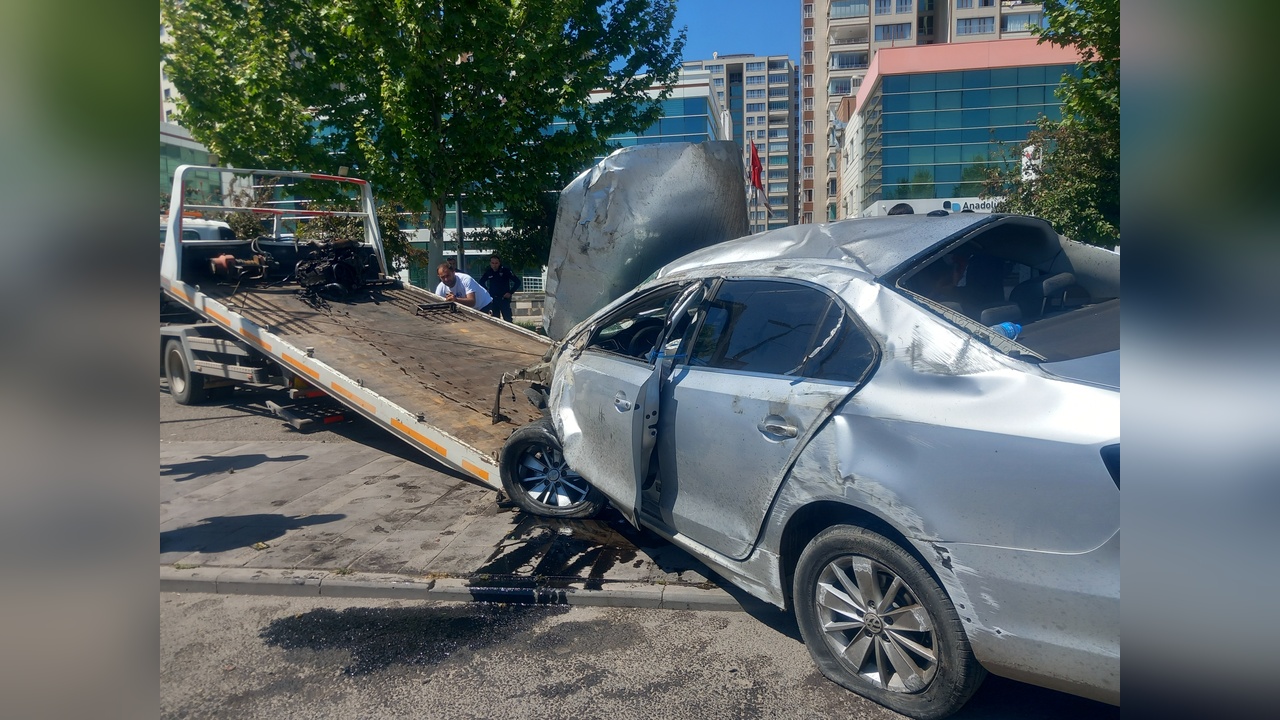 Refüje Çarpan Otomobil Takla Attı: Sürücü Yaralandı