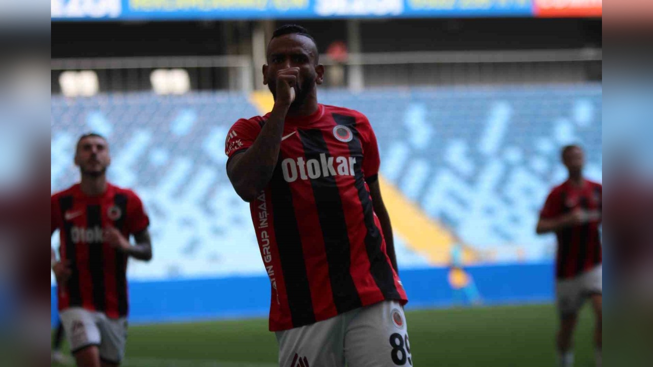 Gençlerbirliği, Adanaspor'u Deplasmanda 5-0'la Ezip Geçti