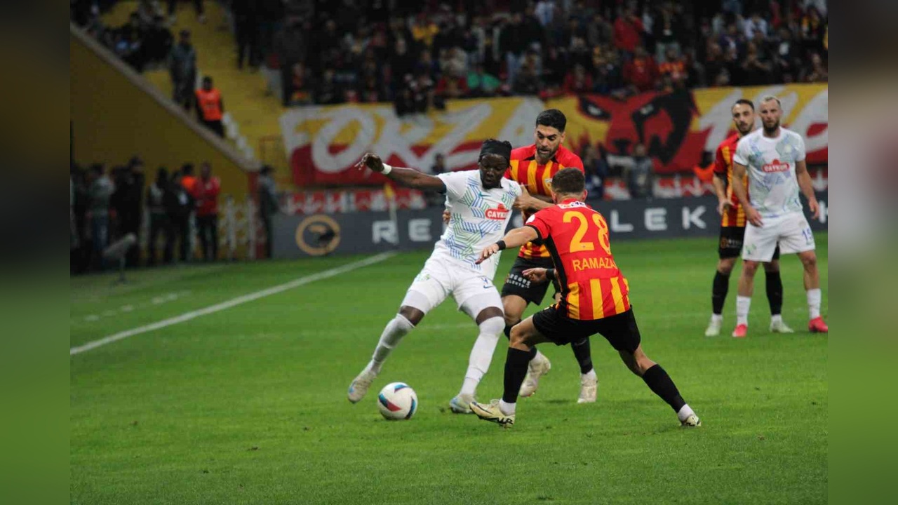 Kayserispor, İlk Yarıda Çaykur Rizespor'u 1-0 Önde Tamamladı