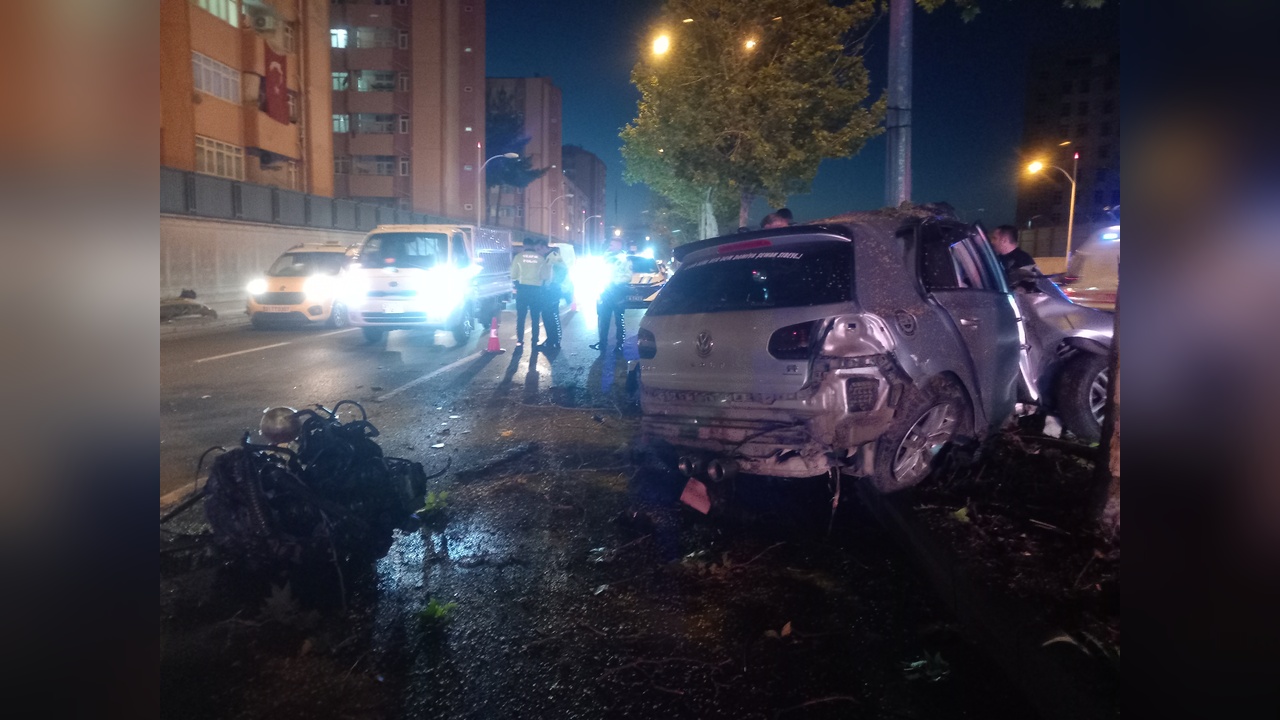 Diyarbakır'da Refüje Çarpan Otomobilde 3 Kişi Yaralandı