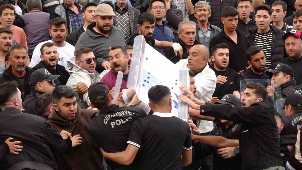 Tefenni Belediyespor, Olaylı Maçta Burdurspor’u Yenerek Şampiyonluğa Ulaştı