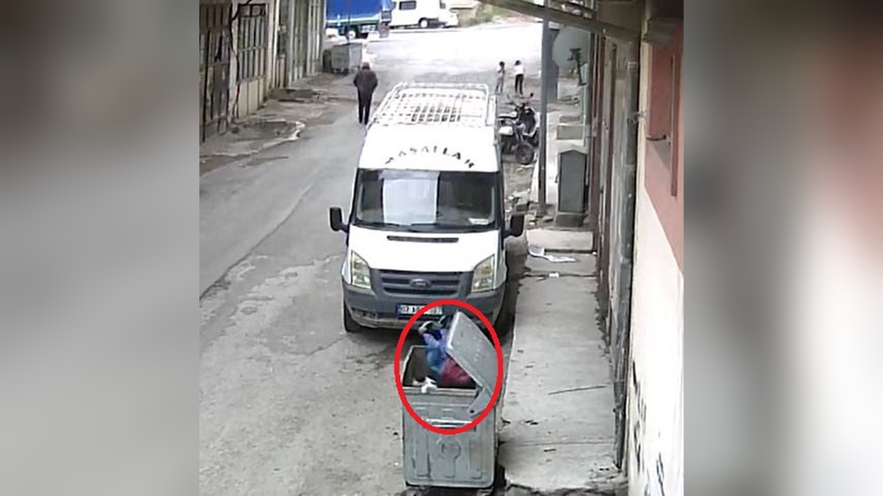 İstanbul'da 2 Yaşındaki Muhammed'in 2. Kattan Çöp Konteynerine Düşme Anı Kamerada