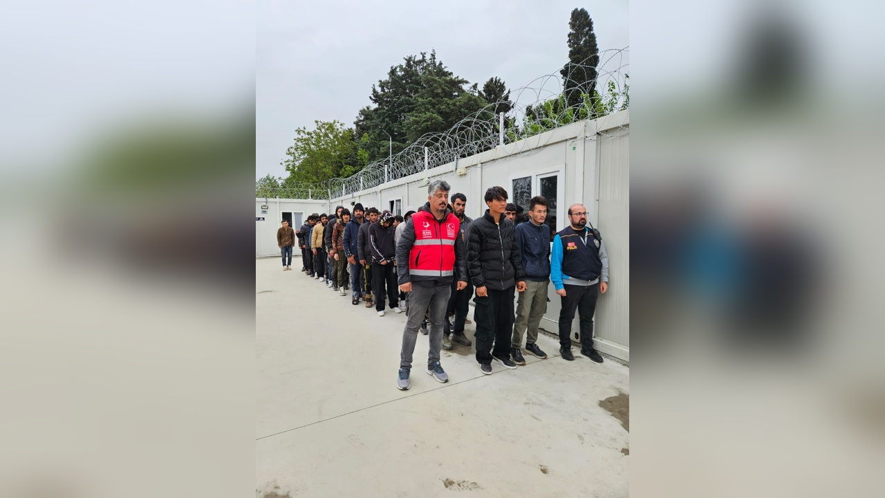 TIR'da 46 Kaçak Göçmen Yakalandı