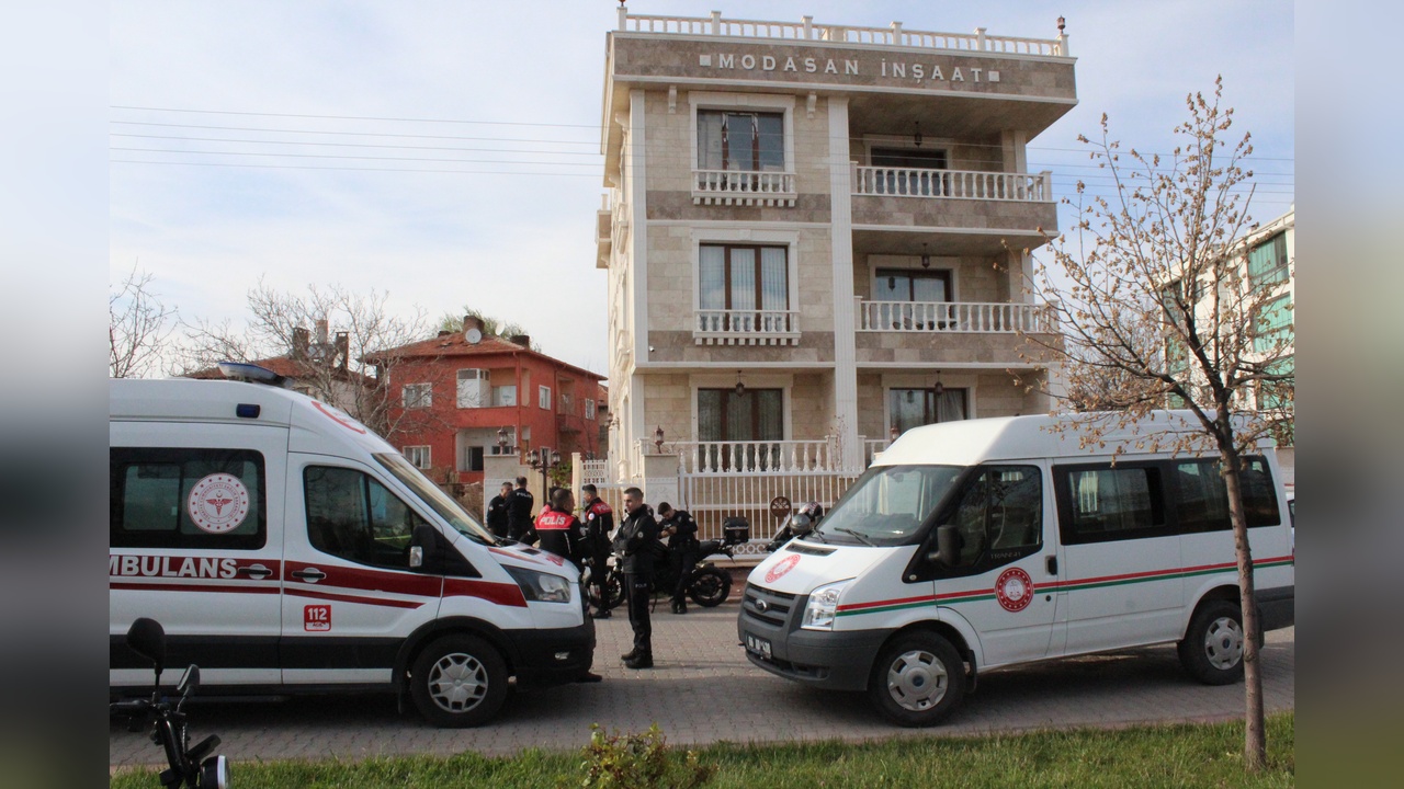 Anne ve Baba Arasında Trajik Son: Eşi Öldürüp İntihar Etti, Oğlunu Odaya Kilitledi