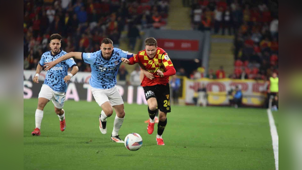 Göztepe, Başakşehir'i 4-1'lik Skorla Mağlup Etti