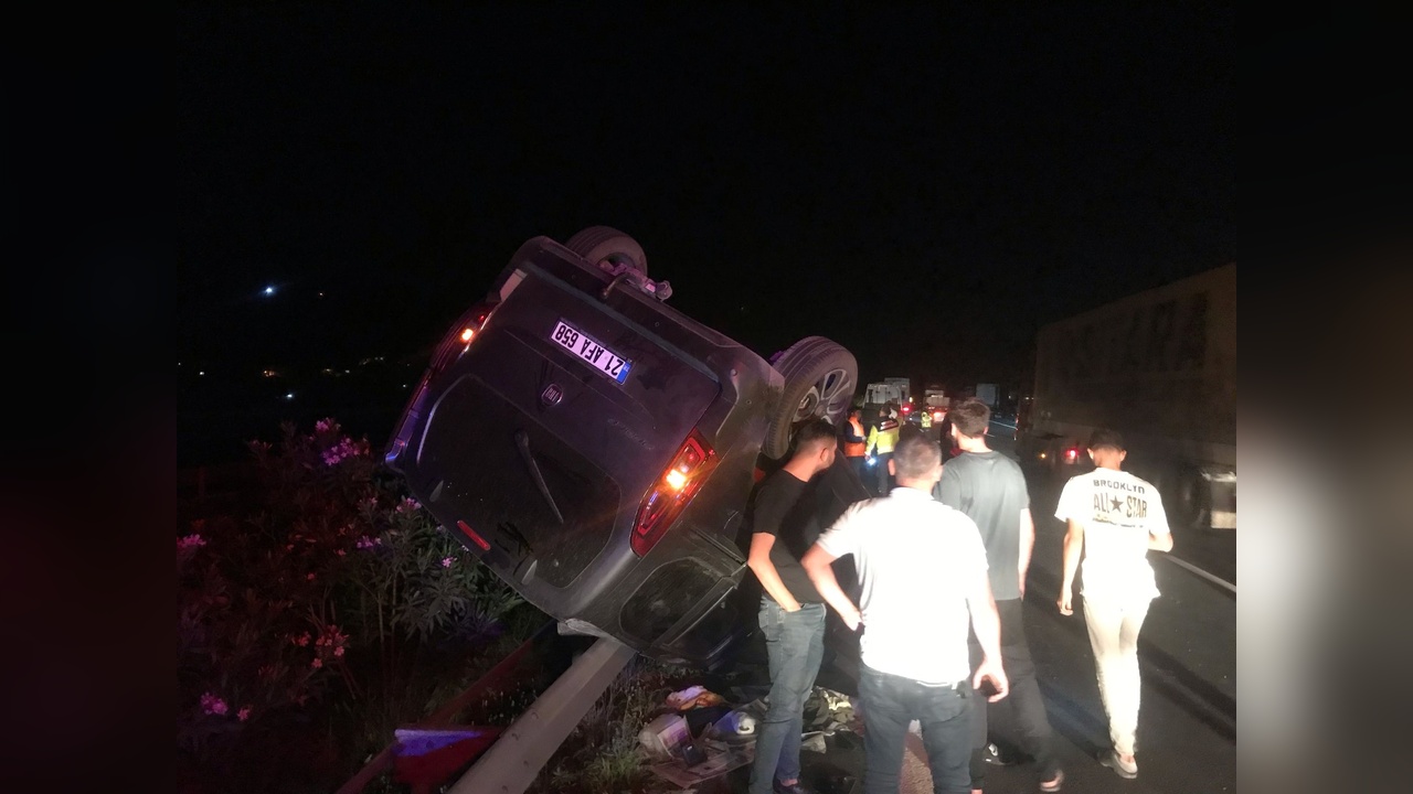 Osmaniye'de Otomobilin TIR'a Arkadan Çarpması Sonucu 5 Kişi Yaralandı
