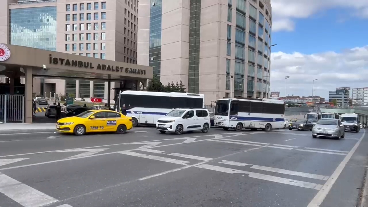 İstanbul'da İBB'ye Yönelik İkinci Operasyonda Gözaltına Alınanlar Adliyeye Gönderildi