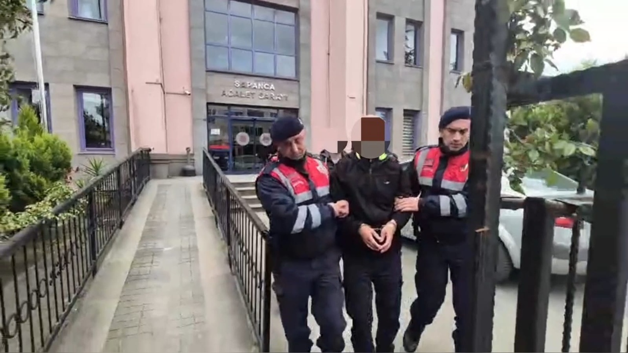 Sakarya'da Düzenlenen Silah Kaçakçılığı Operasyonunda 2 Kişi Tutuklandı