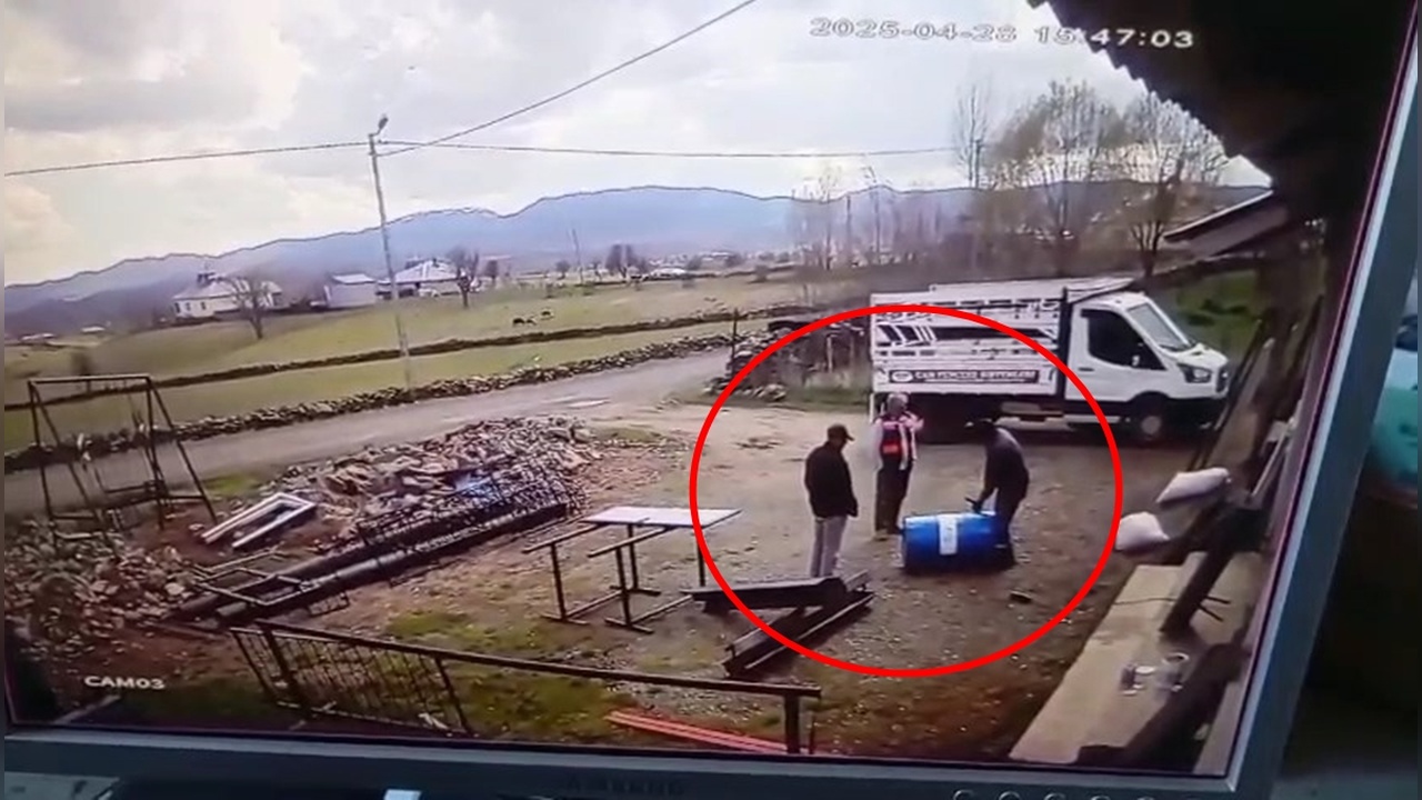 Spiral Makinesiyle Kesilmeye Çalışılan Varilin Patlama Anı Kamerada