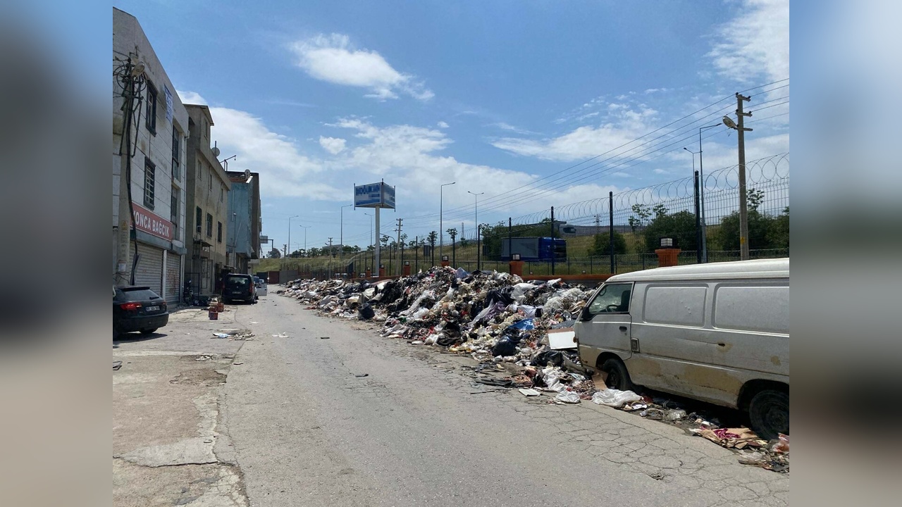 Ayakkabıcılar Sitesi’nde Biriken Çöpler Sorun Yarattı