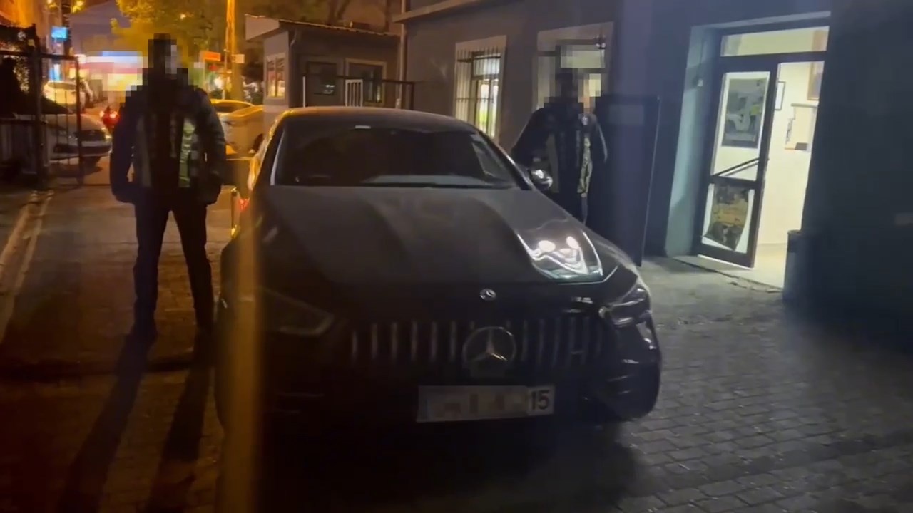 İstanbul’da Çakarlı Araç Kullanan Sürücüye 146 Bin Lira Ceza Kesildi