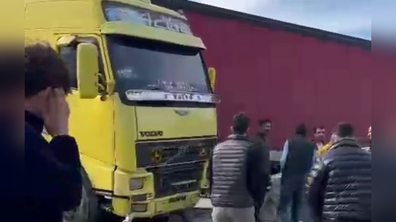 Sakarya'da Dört Araçlı Zincirleme Kaza: Bir Kişi Yaralandı