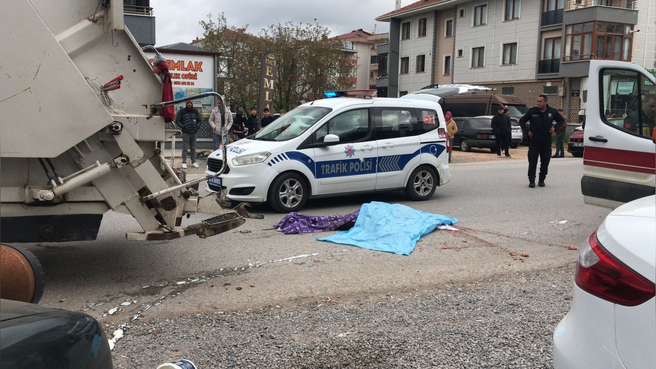 Sakarya'da Çöp Kamyonu Altında Kalan Yaya Hayatını Kaybetti