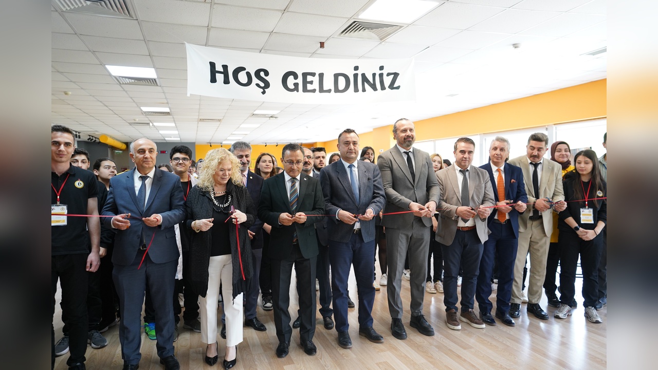 Demirören Medya ve Teknoloji MTAL’de TÜBİTAK 4006 Bilim Fuarı Sergisi Açıldı