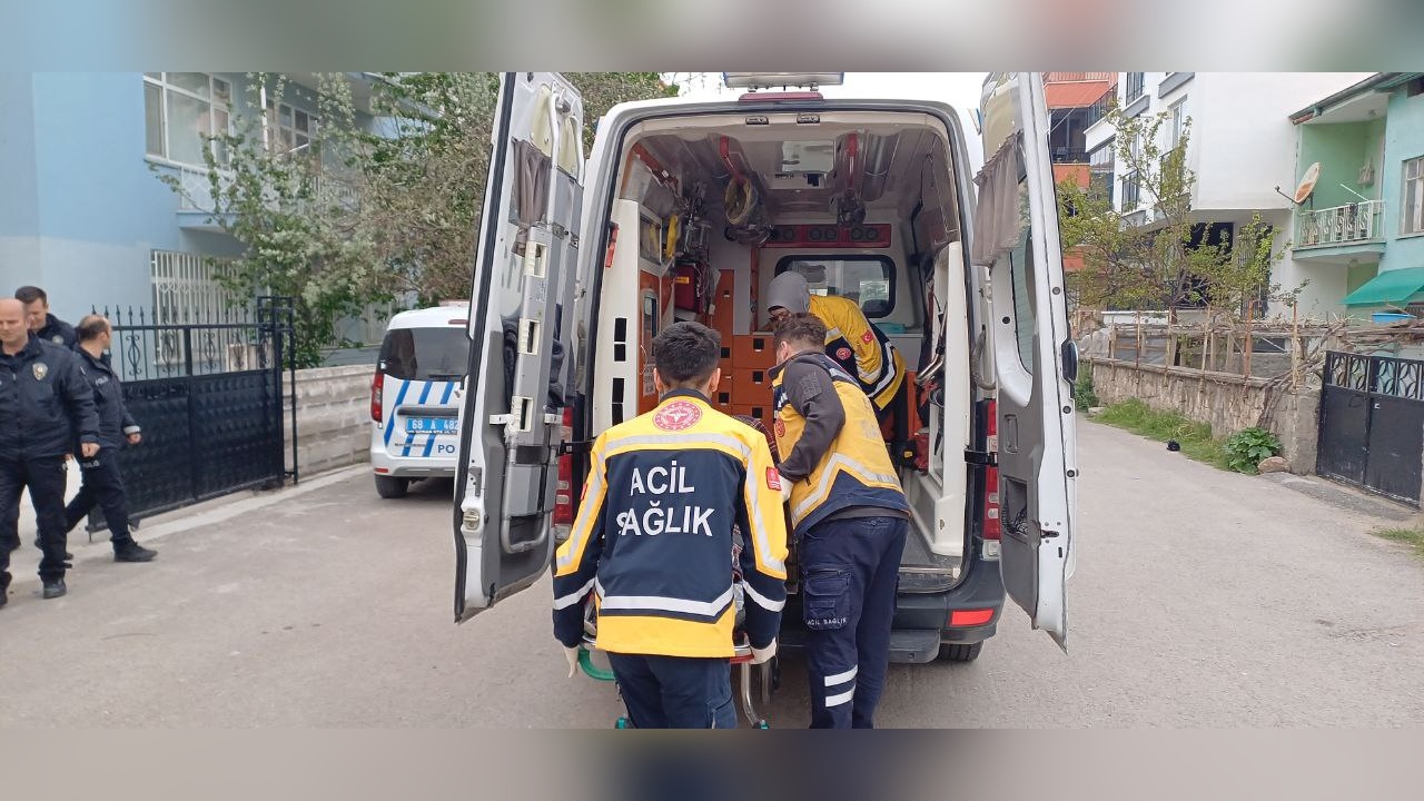 Birlikte Yaşadığı Kadını Şiddet Uygulayıp Bıçakladı