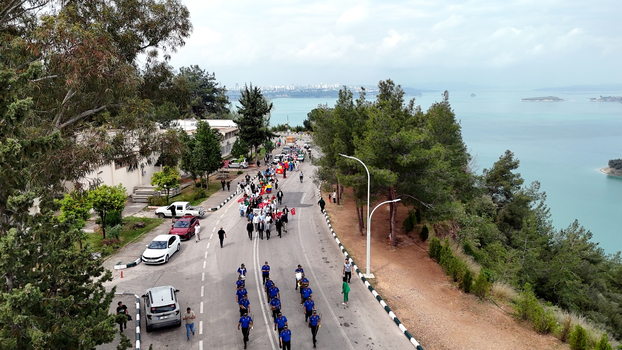 Yabancı Öğrenciler Yöresel Kıyafetlerle Bahar Şenliğinde Karnaval Coşkusu Yaşattı