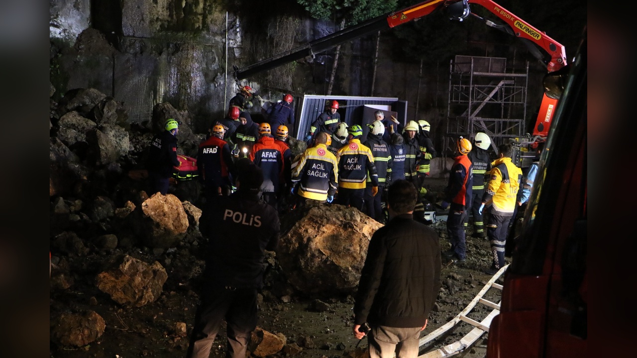 Samsun'daki Heyelanda Ölen Baba ve İki Kızının İş Yeri Sahibi İstinat Duvarı İhtiyacını Reddetti