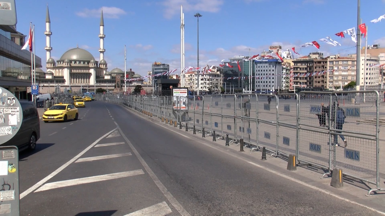 Taksim'de 1 Mayıs Etkinlikleri İçin Hazırlıklar Devam Ediyor