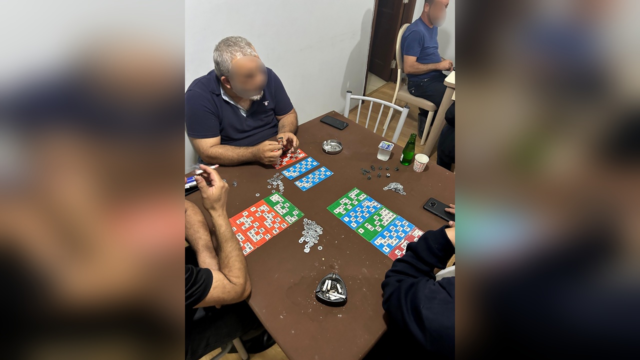 Sosyal Medyada Canlı Yayınlanan Kumar Operasyonunda Suçüstü Yakalandılar