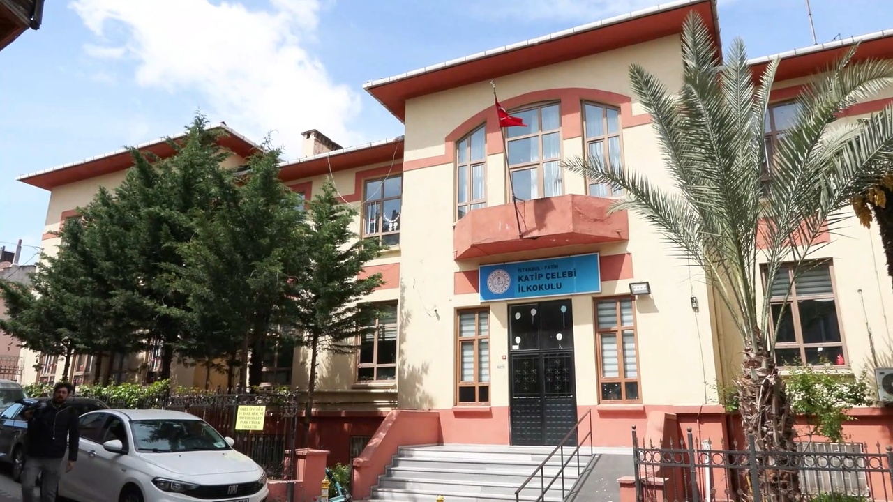 İstanbul'da Deprem Sonrası 4 Okul Boşaltıldı