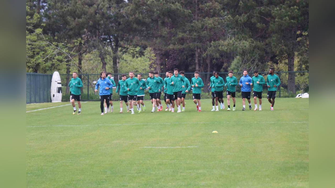 Sakaryaspor, Gençlerbirliği Karşısında Kritik Mücadeleye Hazırlanıyor