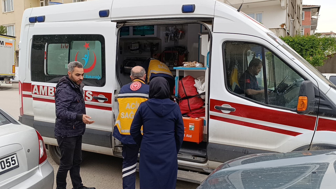 Ayşe, 4 Metre Yükseklikten Moloz Çuvallarının Üzerine Düştü ve Yaralandı
