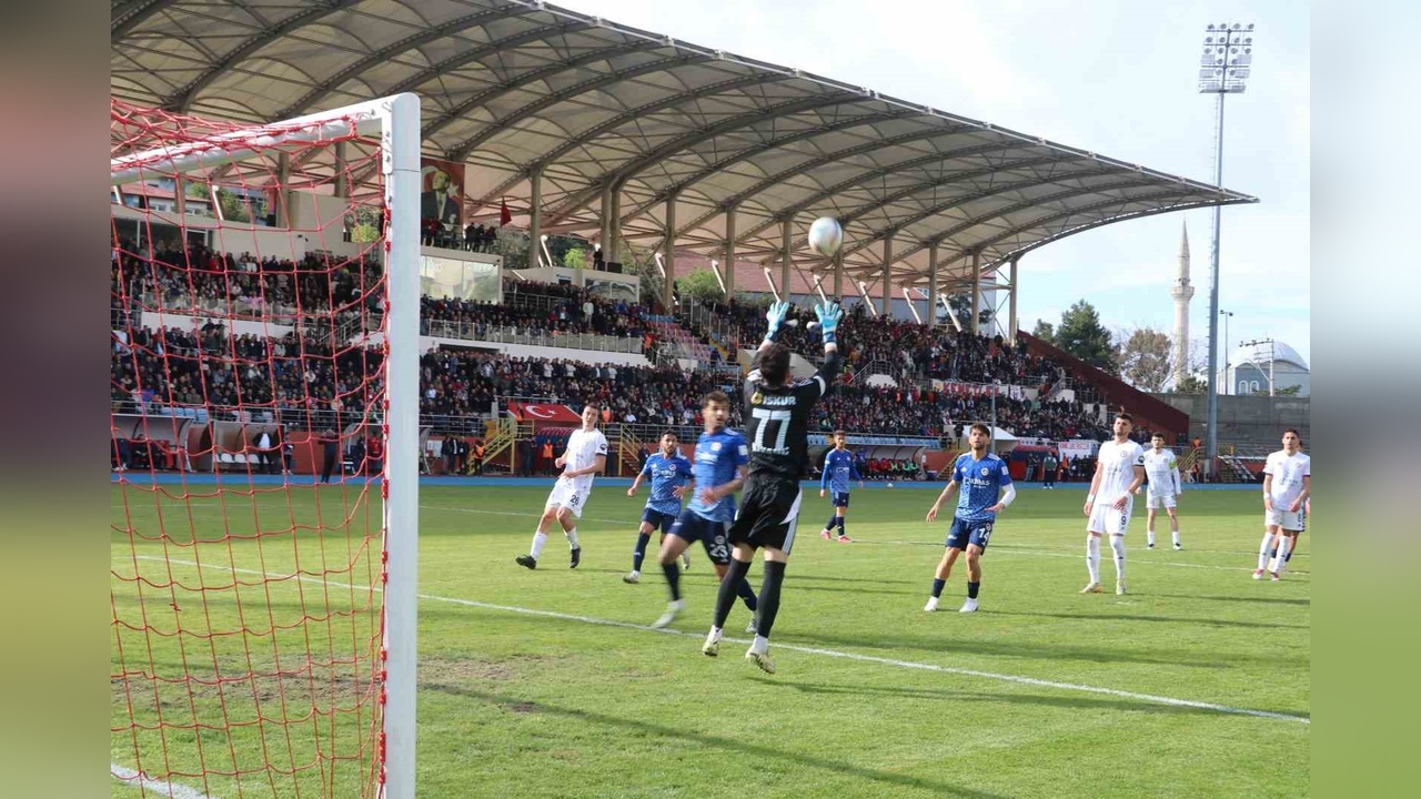 Kahramanmaraş İstiklalspor, Zonguldakspor FK Karşısında 2-0'lık Galibiyetle Öne Geçti