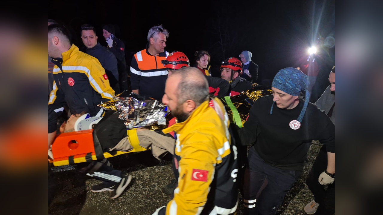 Rize’de Hafif Ticari Araç Takla Attı: 3 Kişi Hayatını Kaybetti, 2 Kişi Yaralandı