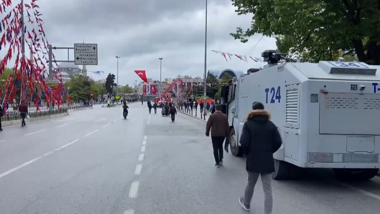 İstanbul Saraçhane'de 1 Mayıs İçin Geniş Güvenlik Önlemleri Alındı