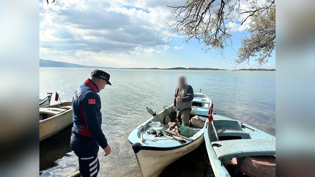 Uluabat Gölü'nde Kaçak Avlanan 30 Kişiye Toplam 427 Bin TL Ceza Kesildi