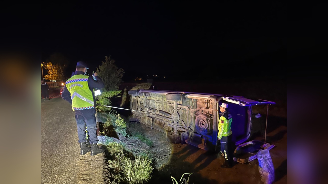 Minibüs Şarampole Devrildi: 9 Yolcu Yaralandı