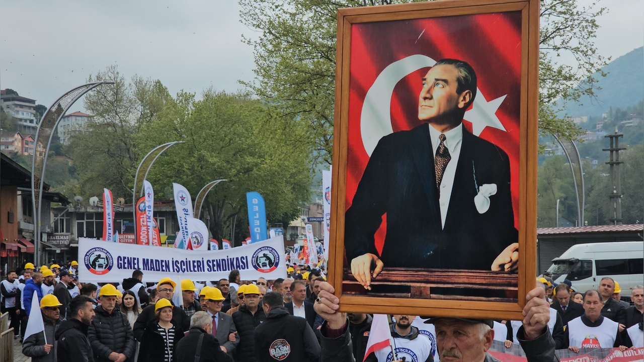 1 Mayıs Kutlamaları Nedeniyle 'Emeğin Başkenti'nde Trafik Yoğunluğu 5 Kilometreyi Aştı