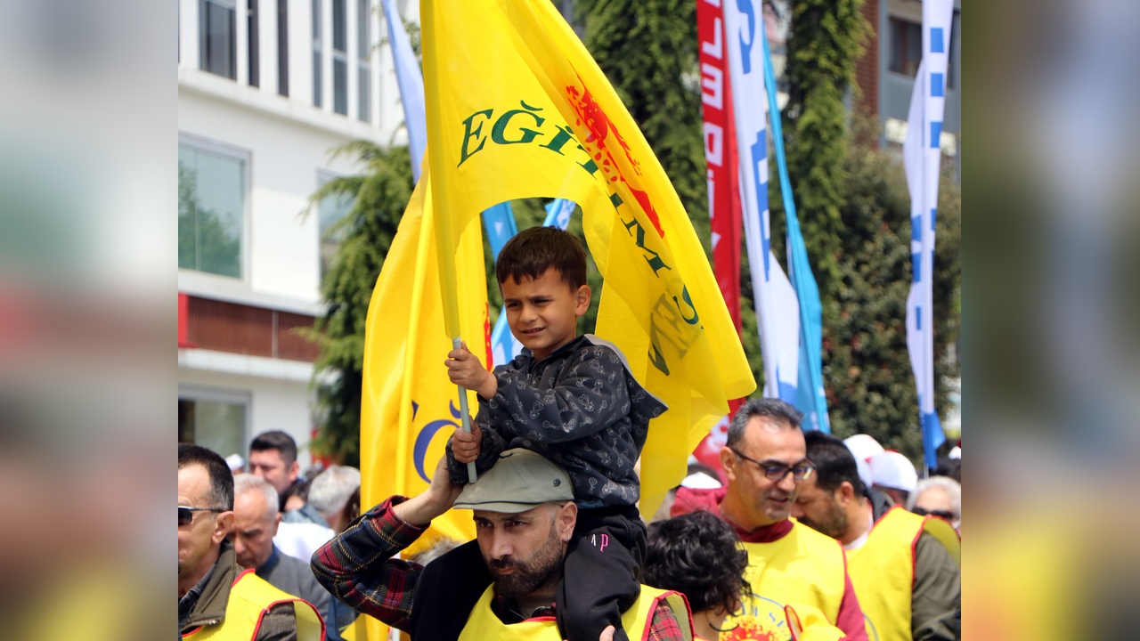 Bolu’da 1 Mayıs Emek ve Dayanışma Günü Halaylarla Kutlandı