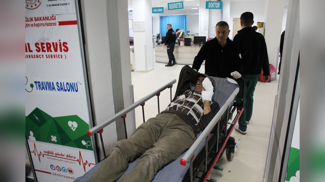 Köstebek Tabancası Patladı: Çiftçi Elinden Yaralandı