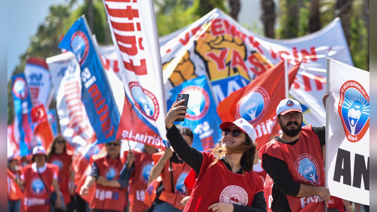 Antalya’da 1 Mayıs Emek ve Dayanışma Günü Coşkuyla Kutlandı