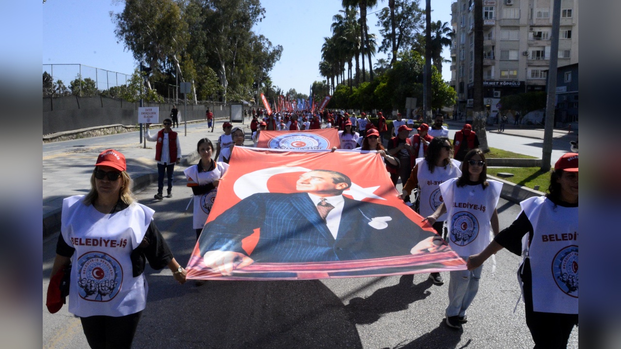 Mersin'de 1 Mayıs Emek ve Dayanışma Günü Kutlamaları Coşkuyla Gerçekleşti