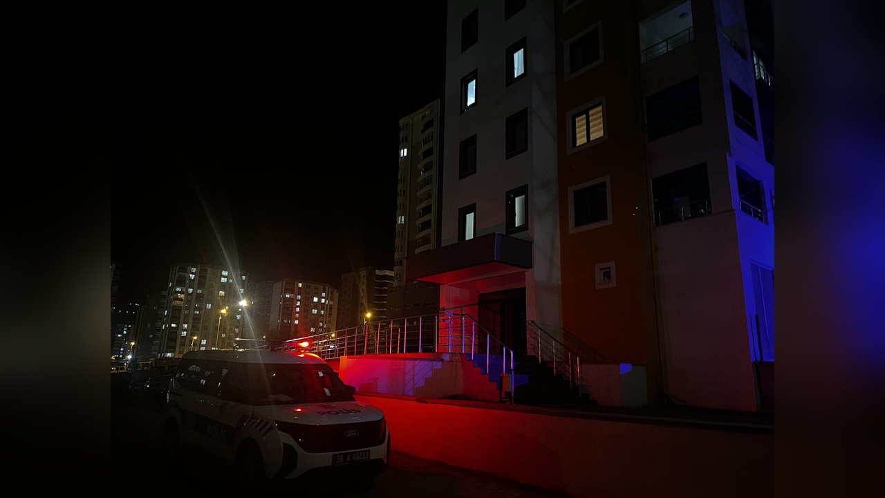 Kayseri'de Bıçakla Yaralanan Kadın Ağır Durumda
